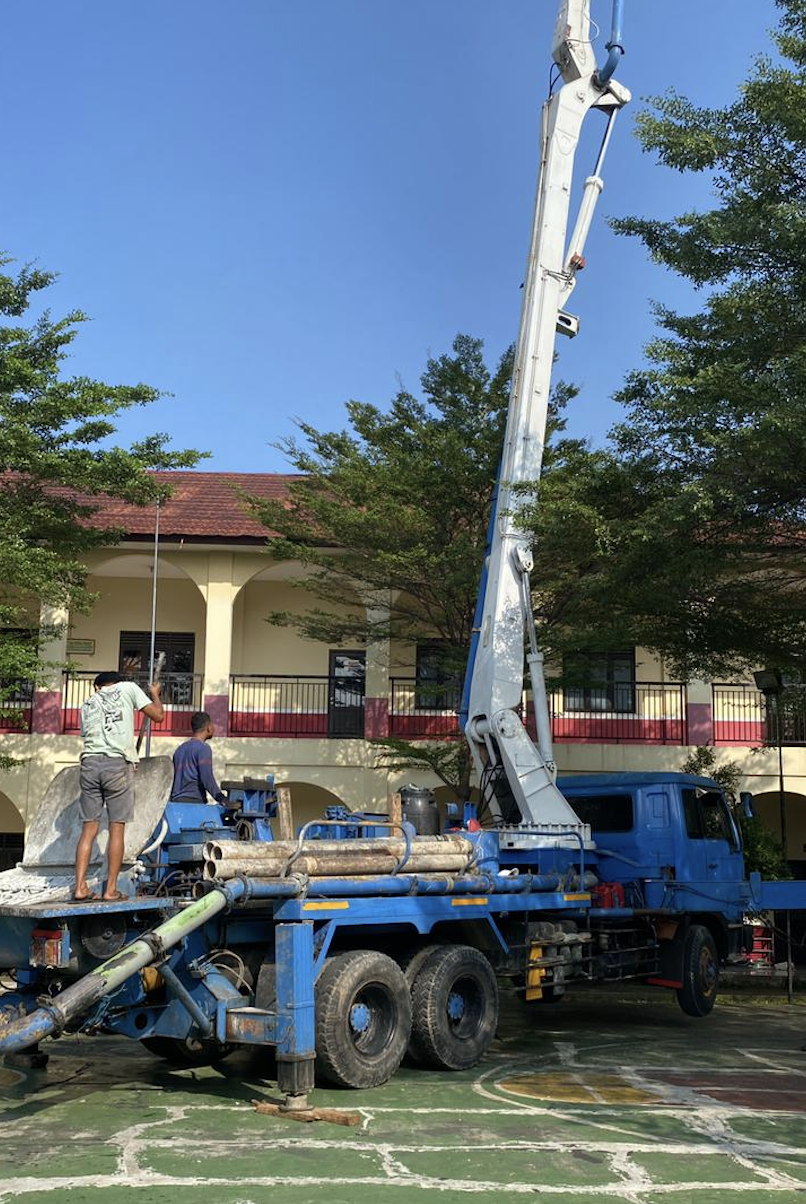 Pengecoran Lantai Lapangan Sekolah